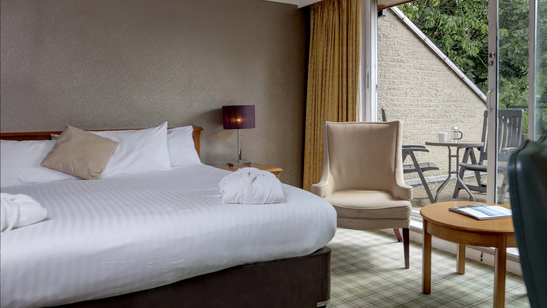 4 star Hotels in Sheffield Mercure Sheffield Kenwood Hall Hotel and Spa Double Bedroom