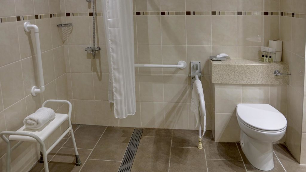 Mercure Sheffield Kenwood Hall Hotel & Spa accessible Bathroom