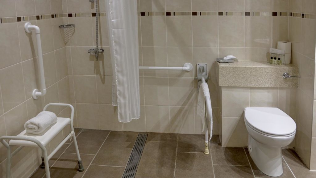 Mercure Sheffield Kenwood Hall Hotel &amp; Spa accessible Bathroom