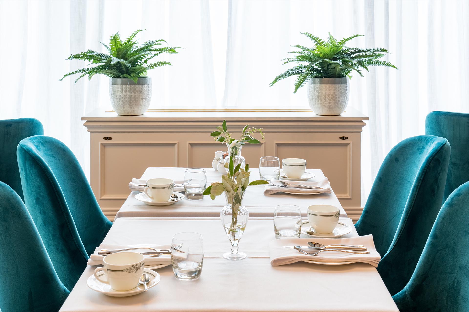 LAURA ASHLEY THE TEA ROOM The Mercure Sheffield Kenwood Hall Hotel & Spa