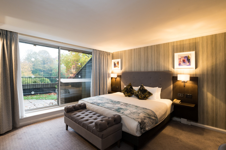 King Suite Mercure Sheffield Kenwood Hall Hotel and Spa