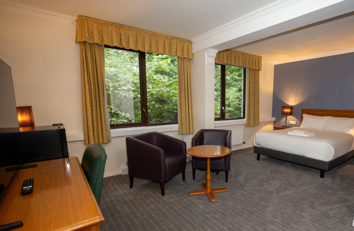Mercure Sheffield Kenwood Hall Hotel Bedroom