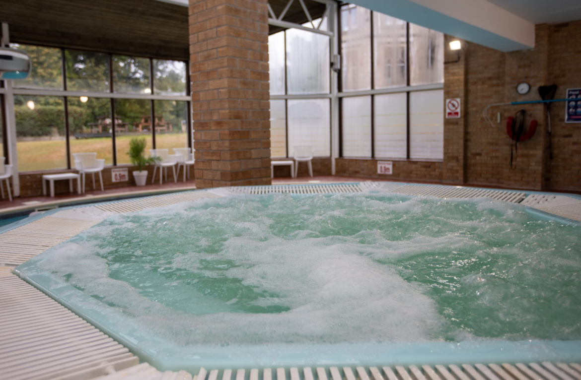 Mercure Sheffield Kenwood Hall Hotel and Spa Pool